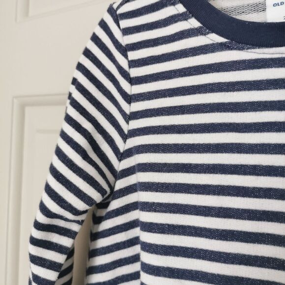 3/$20 Old Navy dress size 2T - Picture 2 of 4